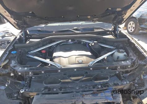 2025 BMW X7 xDrive40I z USA, uszkodzony, nr VIN 5UX23EM01S9W35832